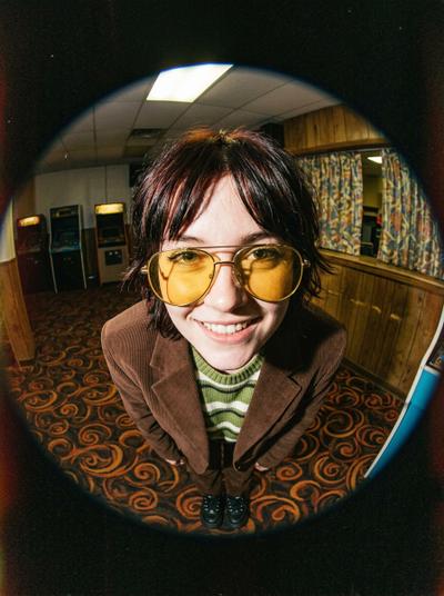 Фото в стиле «Y2K Fisheye» нейросетью