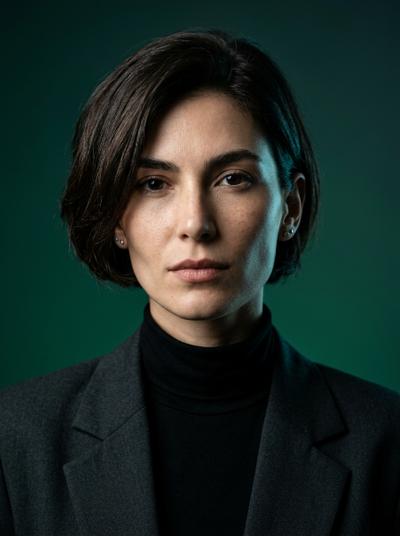 Фото в стиле «Изумрудный editorial» нейросетью